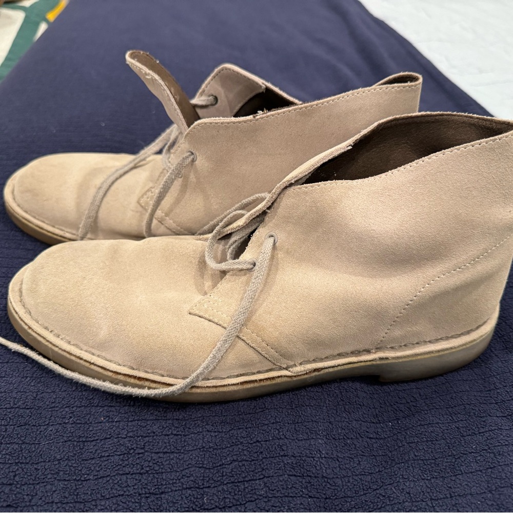 Clarks Bushacre Desert Chukka Boots - Size 9 Men’s, Suede Sand